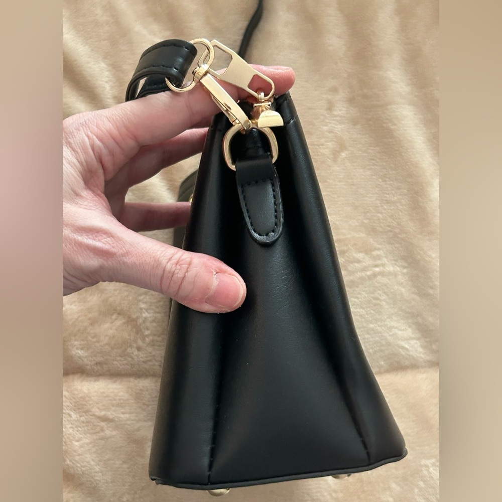 Small stylish crossbody bag - Picture 4 of 7